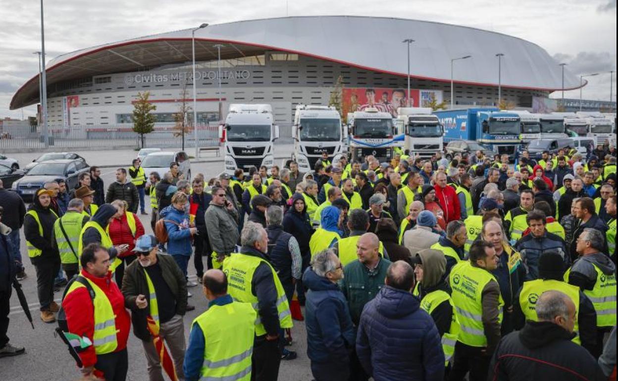 spanish-hauliers-call-off-their-indefinite-strike-after-just-one-day